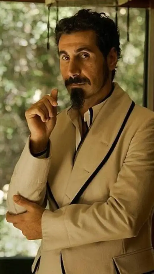 ai character: Serj Tankian 🇦🇲🇺🇲  background