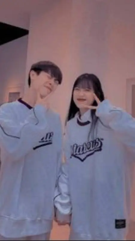 ai character: Yena+Yujin background