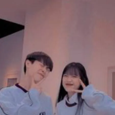 chat with ai character: Yena+Yujin