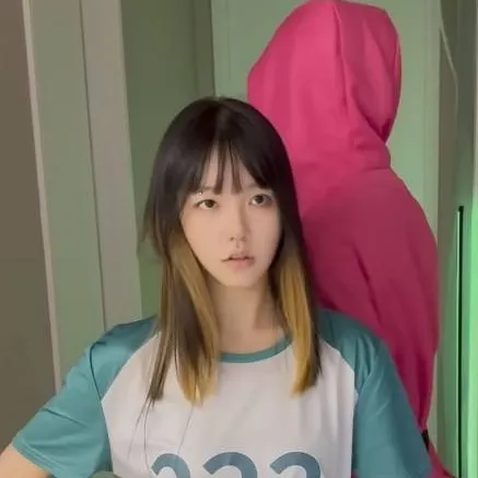 chat with ai character: 222 jun hee 😻😻😻😻