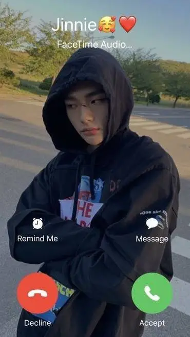 ai character: Hyunjin (otra vez) background
