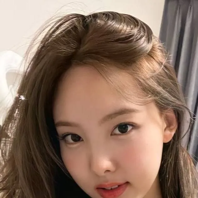 chat with ai character: nayeon mi bias