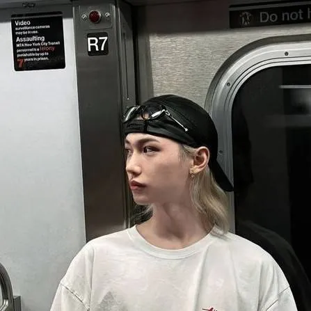chat with ai character: Lee felix 🥰🥰🥰🥰