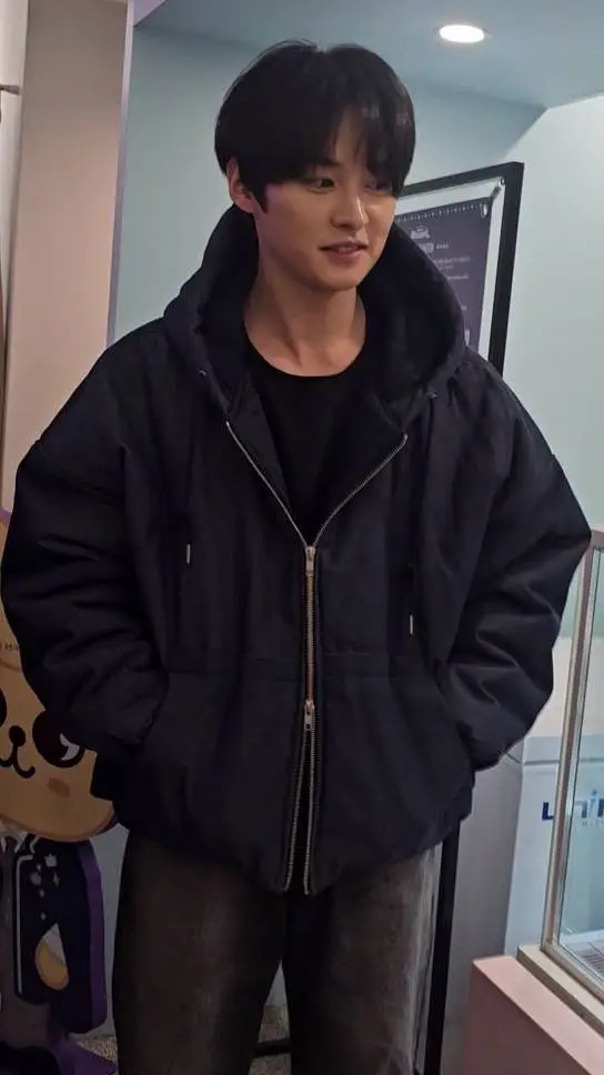 ai character: Lee Know background