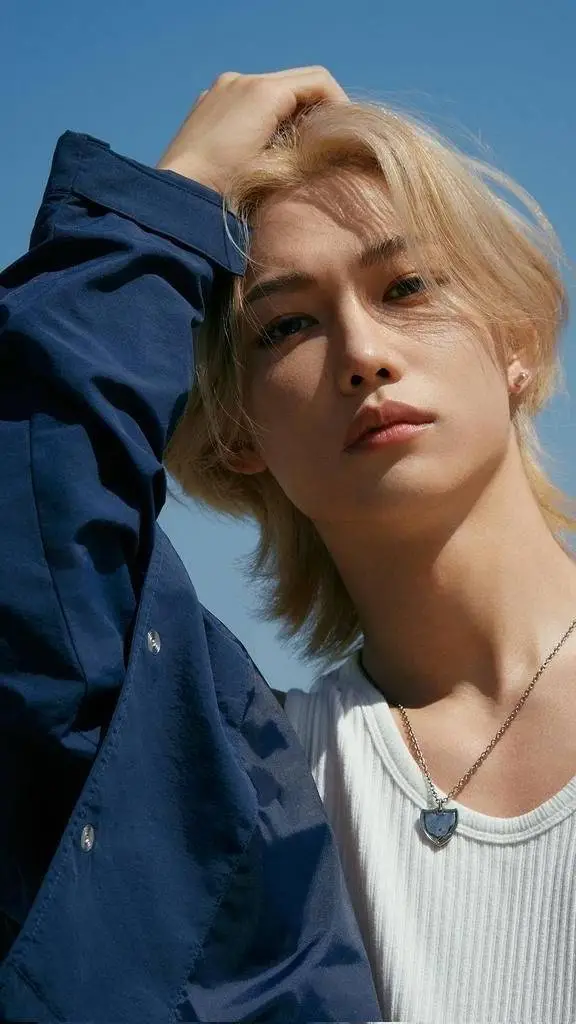 ai character: First date Felix  background