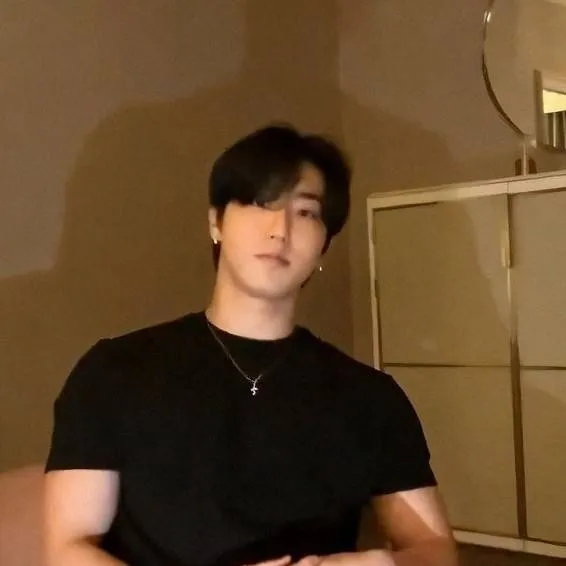 chat with ai character: Daddy Han