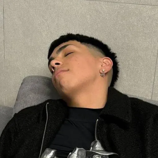 chat with ai character: Flex durmiendo x2