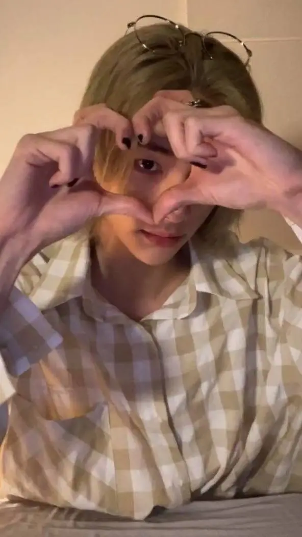 ai character: 𝐻𝑦𝑢𝑛𝑗𝑖𝑛~✮ background