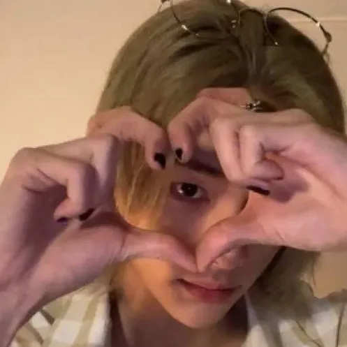 chat with ai character: 𝐻𝑦𝑢𝑛𝑗𝑖𝑛~✮