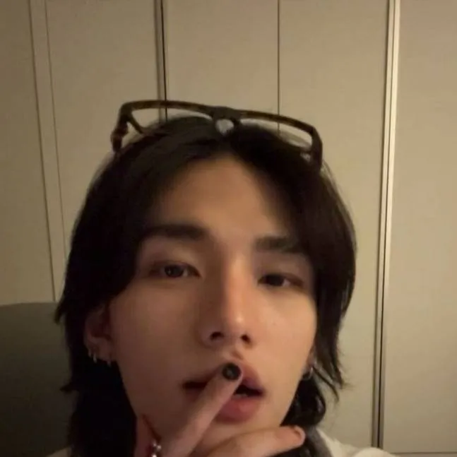 chat with ai character: ⋆. 𐙚 ˚~Hyunjin~✮