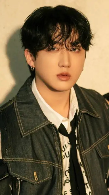 ai character: 🕳️🌙~Changbin~🌙🕳️ background