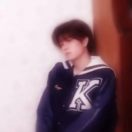 chat with ai character: 🍂¿Seungmin?🍂