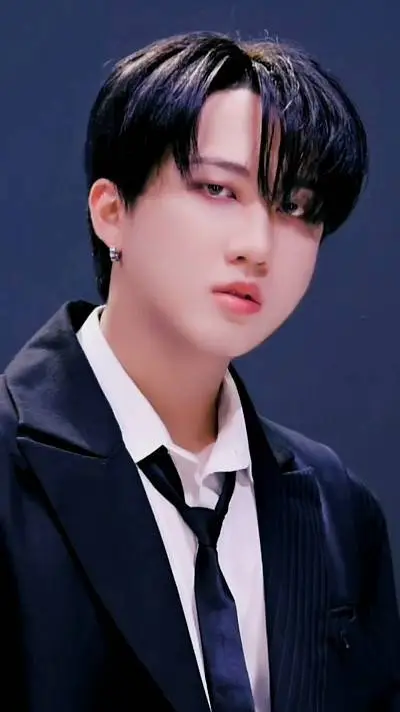 ai character: 🌂🍂~Changbin~🍂🌂 background