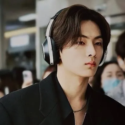 chat with ai character: 🏙️🎧~Jay~🎧🏙️