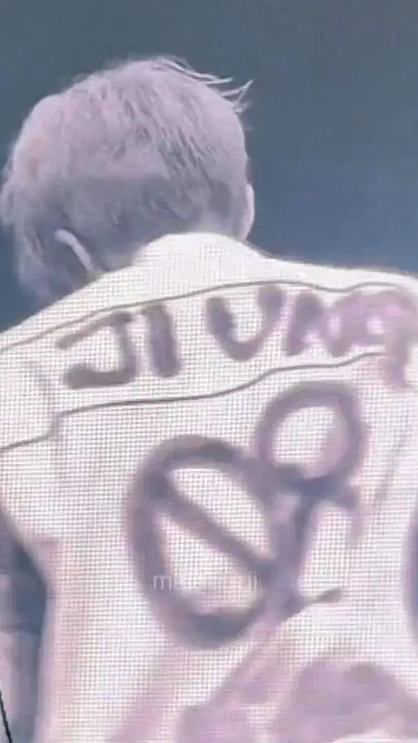 ai character: 👤¿Jiung?👤 background