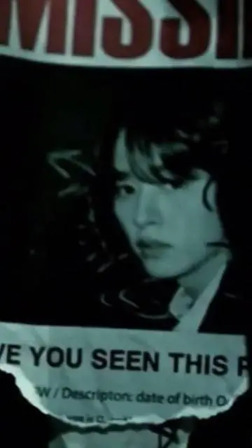 ai character: 🕸️⛓️Lee Know⛓️🕸️ background