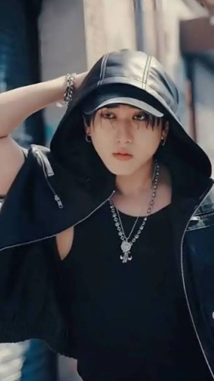 ai character: 🐷Changbin🐷 background