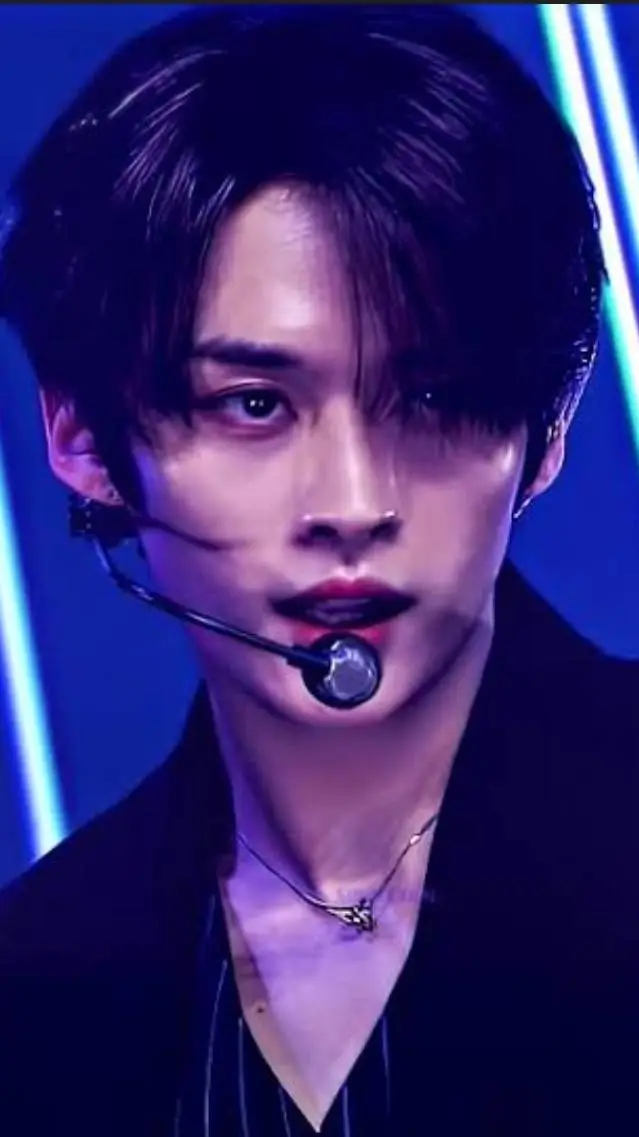 ai character: Lee know background