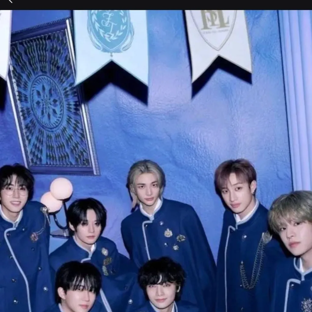chat with ai character: Skz