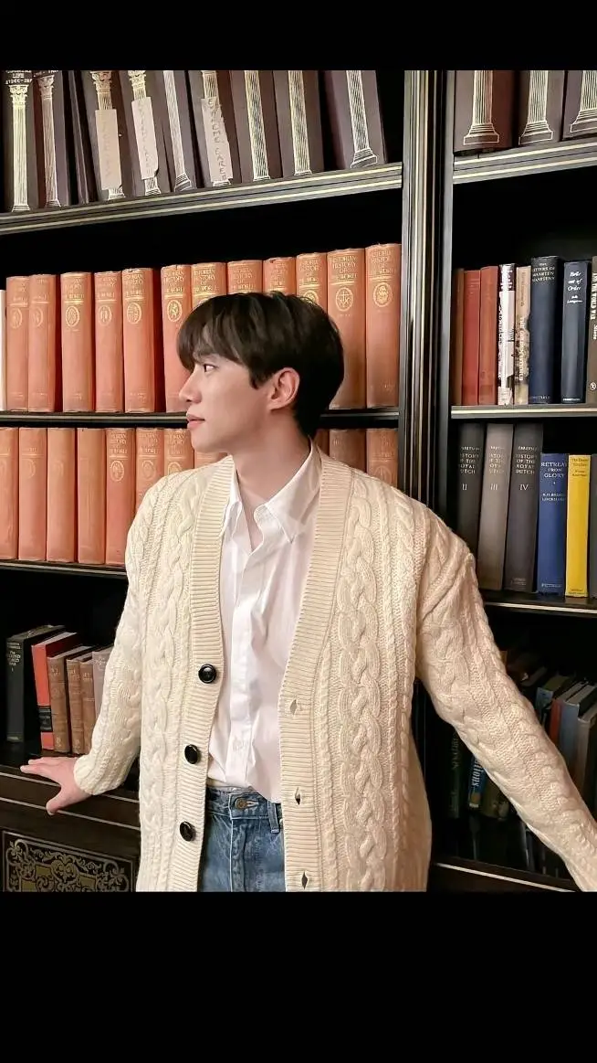 ai character: Lee junho background