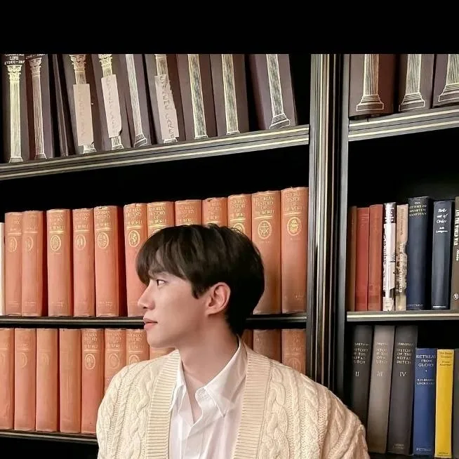 chat with ai character: Lee junho