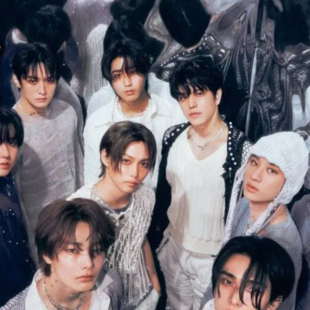 chat with ai character: skzz