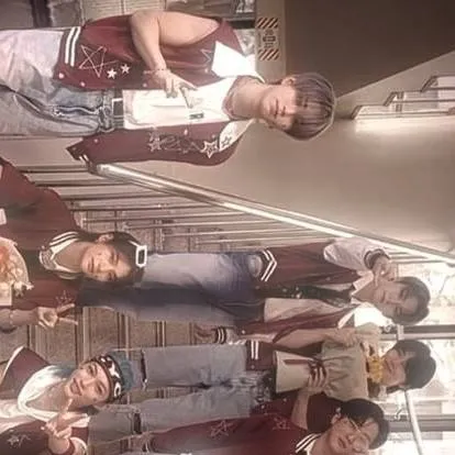 chat with ai character: Stray Kids!