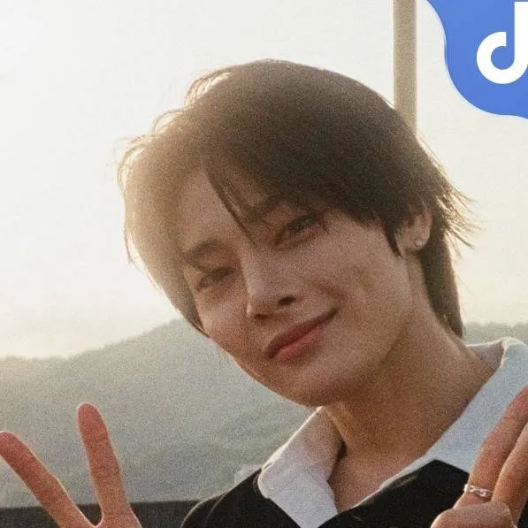 chat with ai character: ❤I.N❤