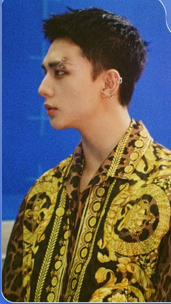 ai character: hyunlix background