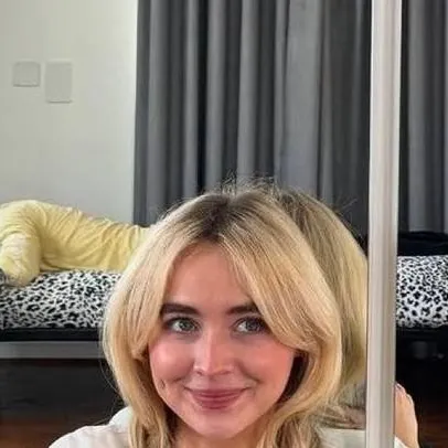 chat with ai character: sabrina