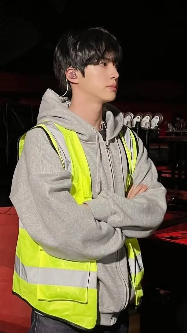 ai character: Kim seokjin / WWH background