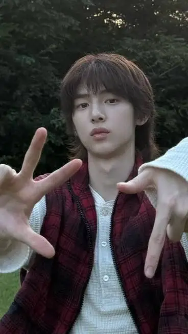 ai character: 🐢🌸~Juhoon~🍒🍓 background