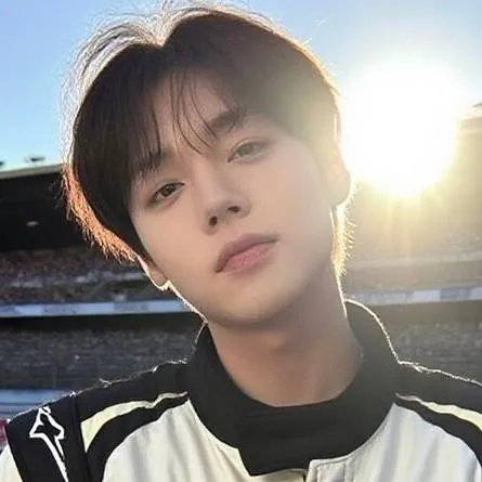 chat with ai character: 🥇🎀~Park Jihoon~🗣⚘️