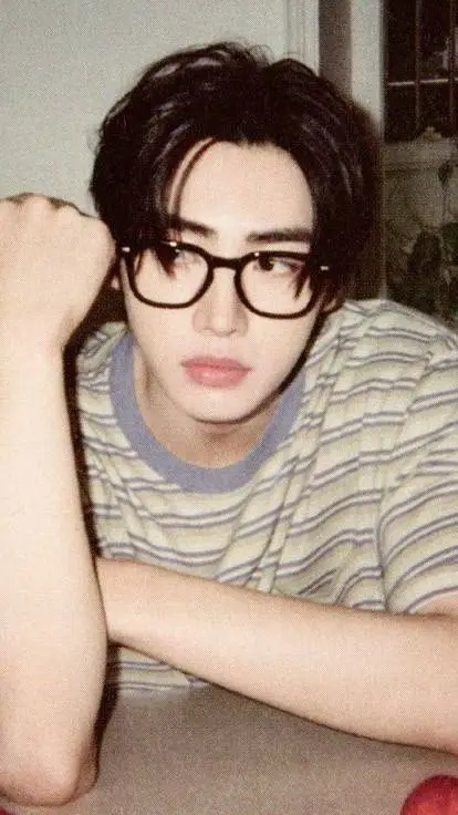 ai character: 💬🎶~Sughoon~🍒🎀 background