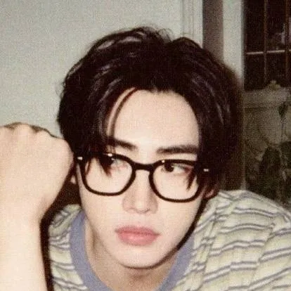 chat with ai character: 💬🎶~Sughoon~🍒🎀