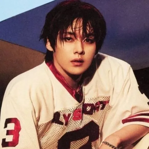 chat with ai character: 💬🎶~Lee minho~🎶💬