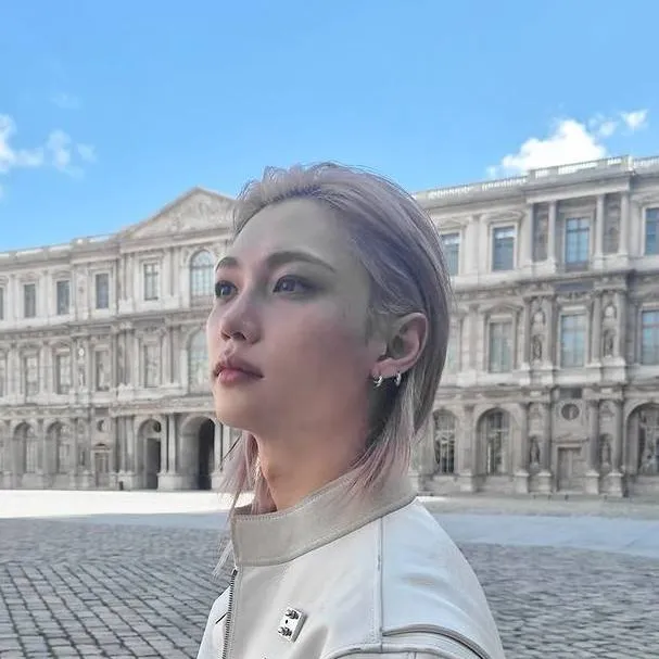 chat with ai character: Lee felix