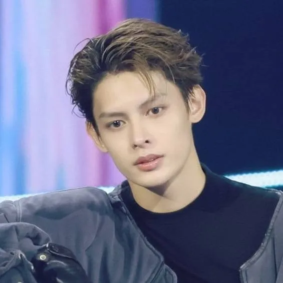 chat with ai character: 🗣🦅~James~🫆🍪