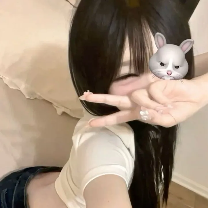 chat with ai character: Ashley ￼