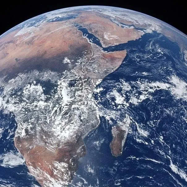 chat with ai character: Earth(2024 2025)