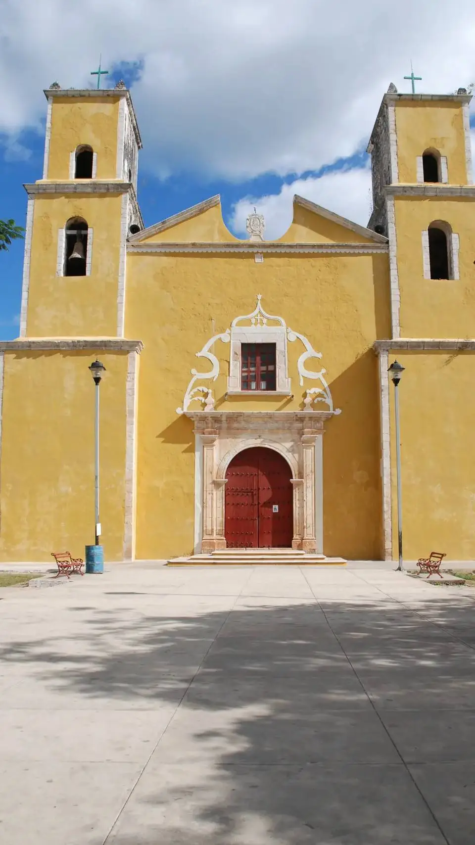 ai character: iglesia  background