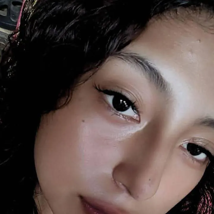 chat with ai character: novia  tóxica 