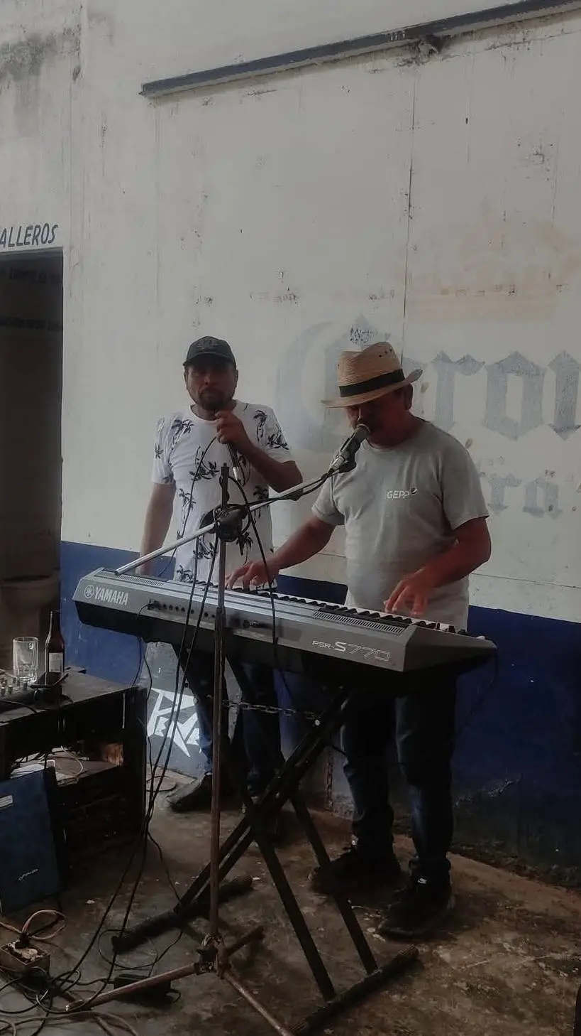 ai character: borrachos  background