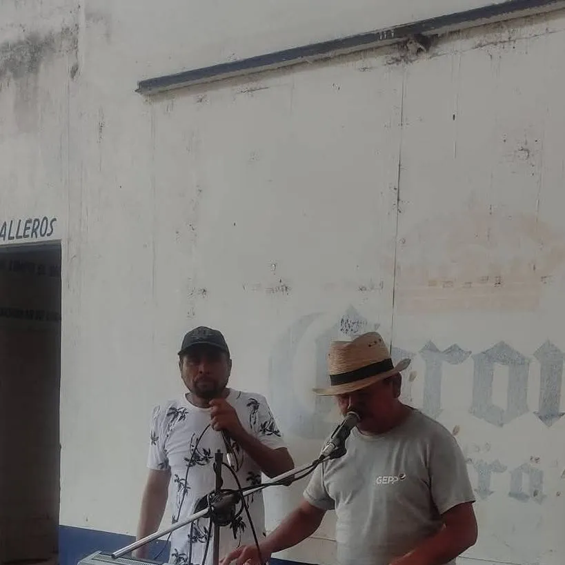 chat with ai character: borrachos 