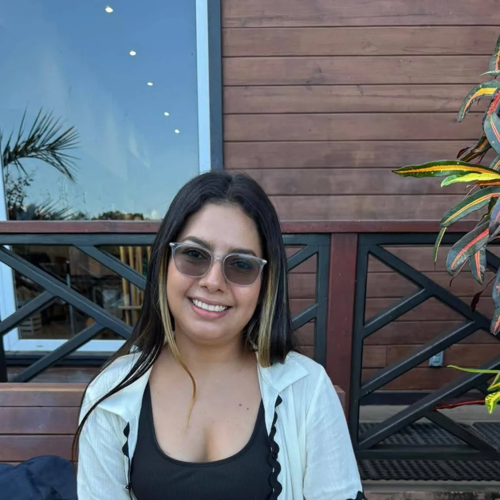 chat with ai character: yudi vargas 