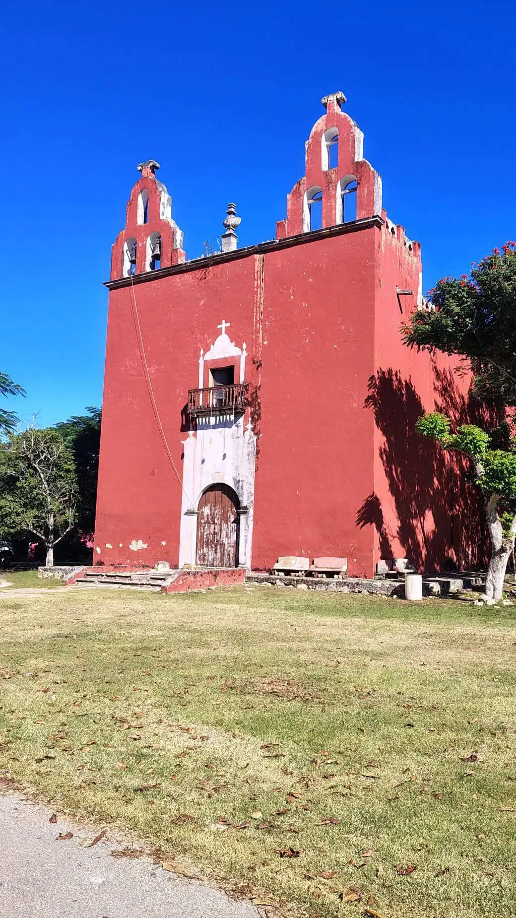 ai character: iglesia de tabi  background