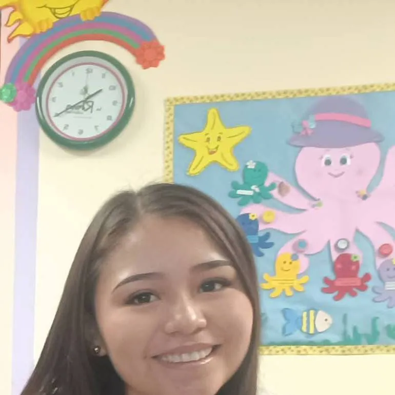 chat with ai character: Guadalupe santos