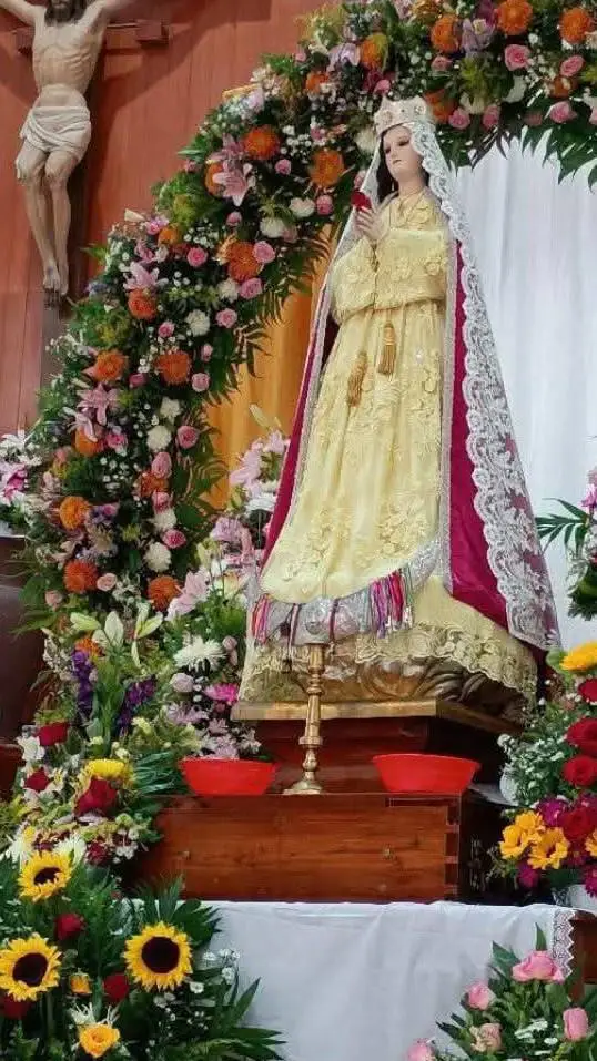 ai character: virgen  background