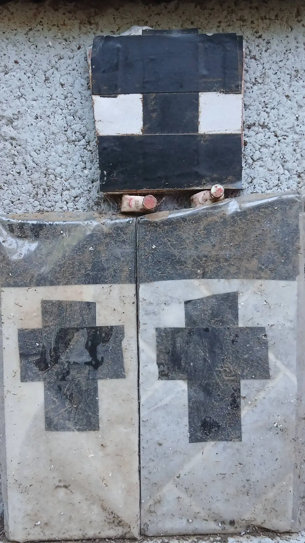 ai character: puertas de iglesia background