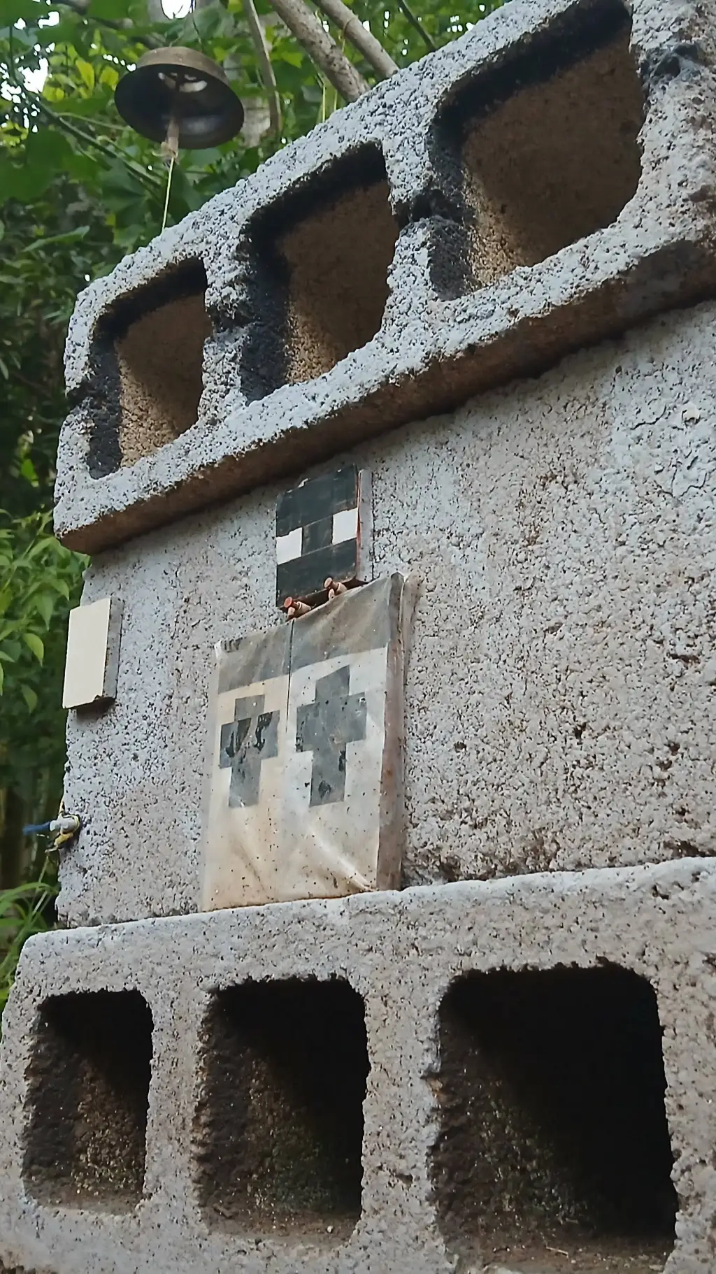 ai character: iglesia  background